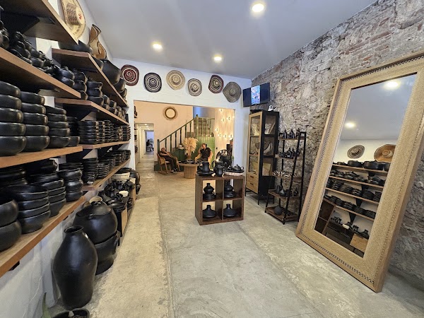 COLOMBIAN BLACK POTTERY · Cartagena de Indias