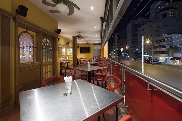 El Punto Multiple Del Sabor - Hot / Avenida San Martin