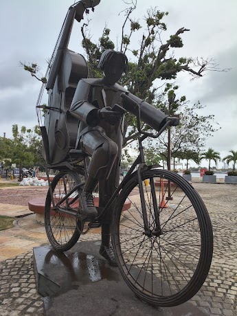 Estatua músico en bicicleta · Cartagena de Indias