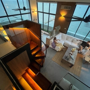 Descubra el Penthouse más exclusivo de Cartagena. 3100M COP por una planta completa con terraza 360°, jacuzzi privado y ascensor directo. Edificio 100% residencial, libre de ruido turístico. Invierta en verdadera exclusividad.